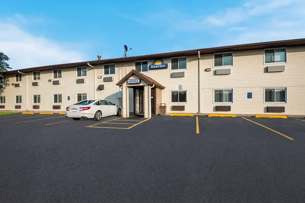 Photo 1 - Days Inn by Wyndham Ankeny - Des Moines