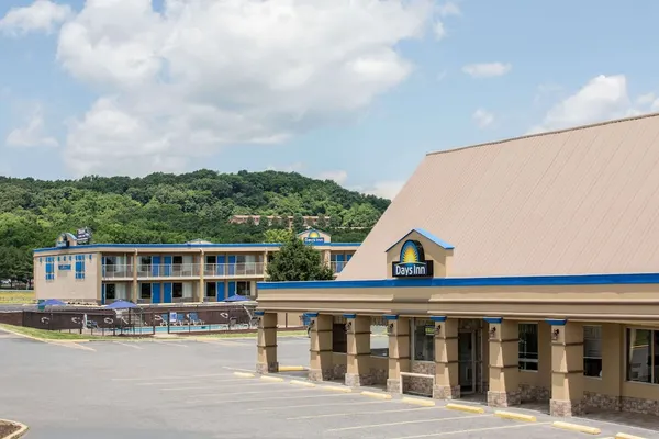 Photo 1 - Days Inn by Wyndham Staunton