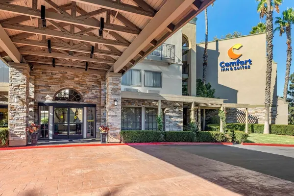 Photo 1 - Comfort Inn & Suites Orange County John Wayne Airport