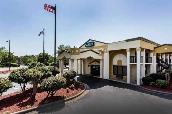 Photo 1 - Quality Inn & Suites Mooresville - Lake Norman