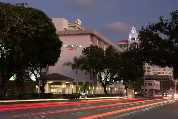 Photo 1 - Courtyard Miami in Coral Gables by Marriott