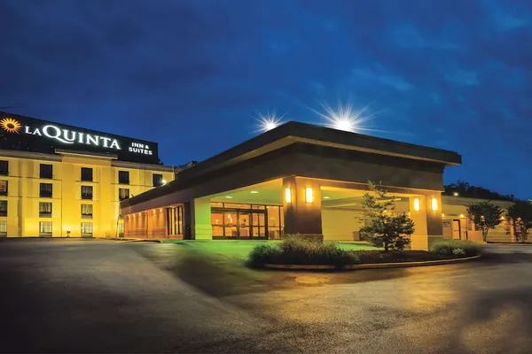 Photo 1 - La Quinta Inn & Suites by Wyndham Baltimore S. Glen Burnie