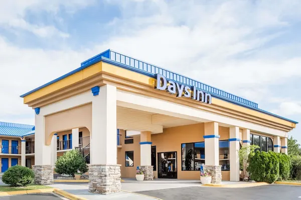 Photo 1 - Days Inn by Wyndham Hendersonville