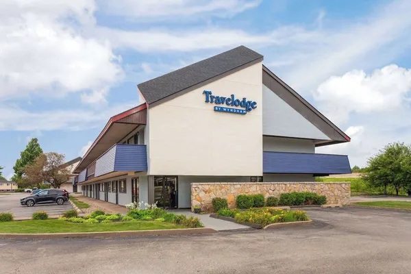 Photo 1 - Travelodge by Wyndham Peoria