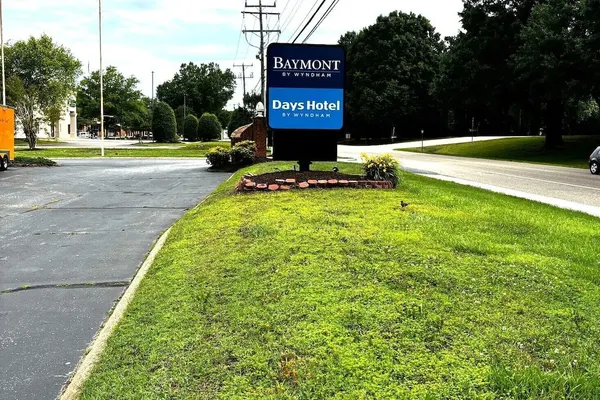 Photo 1 - Days Hotel by Wyndham Williamsburg I-64