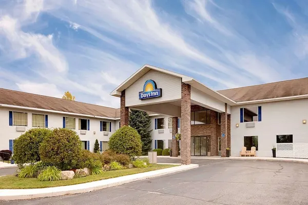 Photo 1 - Days Inn by Wyndham Cadillac