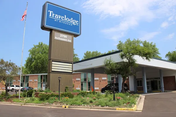 Photo 1 - Travelodge by Wyndham Water’s Edge Hotel - Racine