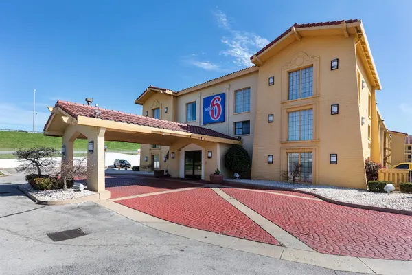 Photo 1 - Motel 6 Knoxville, TN