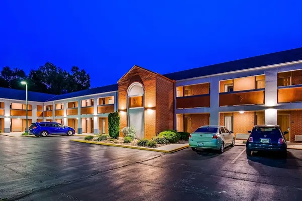 Photo 1 - SureStay by Best Western Kansas City Country Inn North
