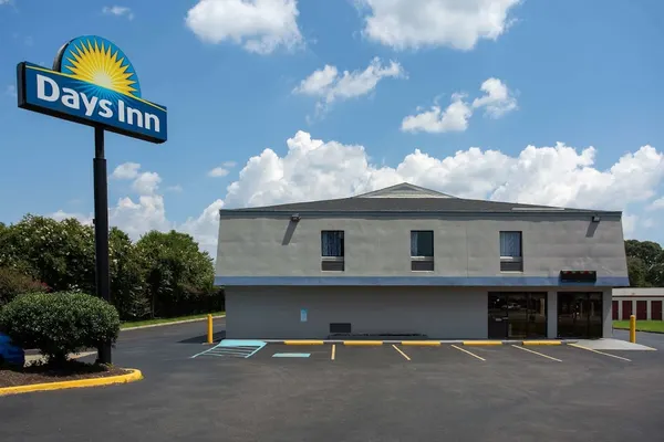 Photo 1 - Days Inn by Wyndham Chesapeake