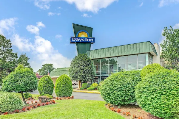 Photo 1 - Days Inn by Wyndham Arlington/Washington DC