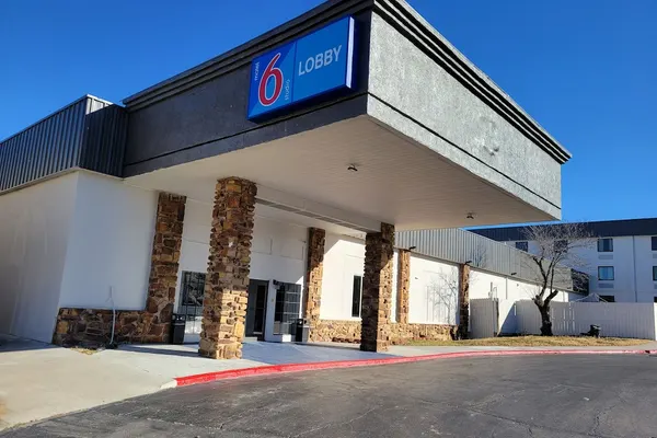 Photo 1 - Motel 6 Bartlesville, OK