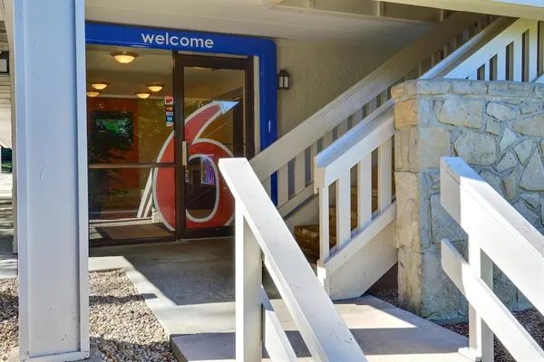 Photo 1 - Motel 6 Nashua, NH - South