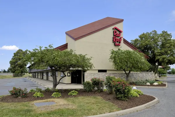 Photo 1 - Red Roof Inn Toledo - Maumee