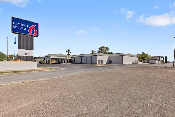 Photo 1 - Motel 6 Pecos, TX