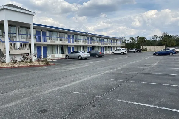 Photo 1 - Motel 6 Marianna, FL