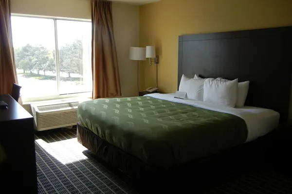 Photo 1 - Quality Inn Toledo Airport