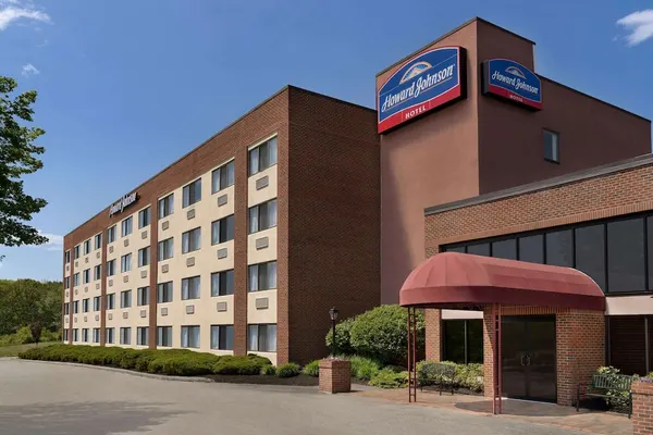 Photo 1 - Howard Johnson Hotel by Wyndham South Portland