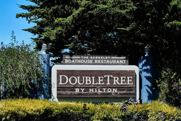 Photo 1 - DoubleTree by Hilton Hotel Berkeley Marina