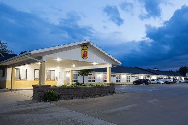Photo 1 - Super 8 by Wyndham Williams
