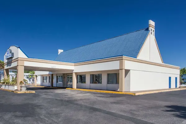 Photo 1 - Knights Inn Plant City