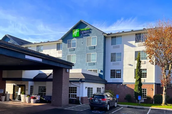 Photo 1 - Holiday Inn Express Hotel & Suites Portland-Jantzen Beach by IHG