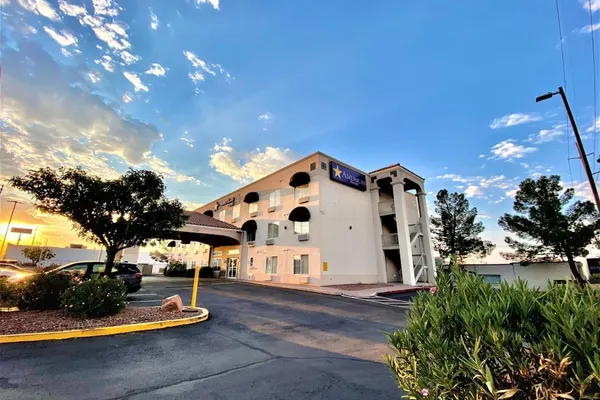 Photo 1 - Americas Hotel El Paso Medical Center