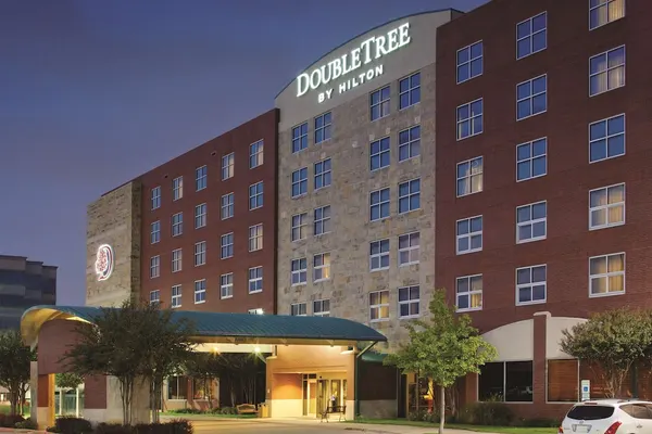 Photo 1 - DoubleTree by Hilton Dallas - Farmers Branch