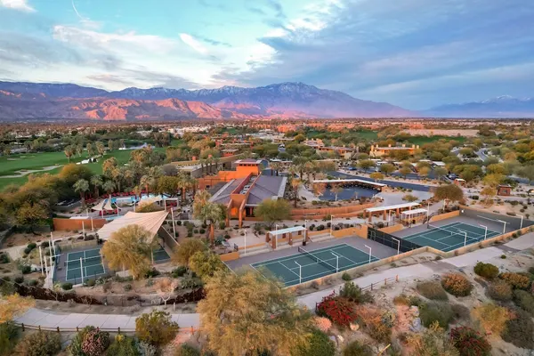 Photo 1 - Hilton Grand Vacations Club Palm Desert