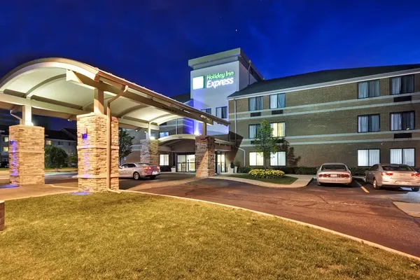 Photo 1 - Holiday Inn Express Romulus / Detroit Airport, an IHG Hotel