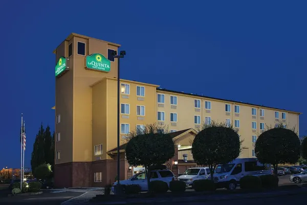 Photo 1 - La Quinta Inn & Suites by Wyndham Portland Airport