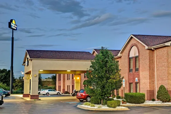 Photo 1 - Days Inn & Suites by Wyndham Louisville SW