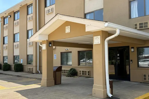 Photo 1 - Super 8 by Wyndham Evansville East