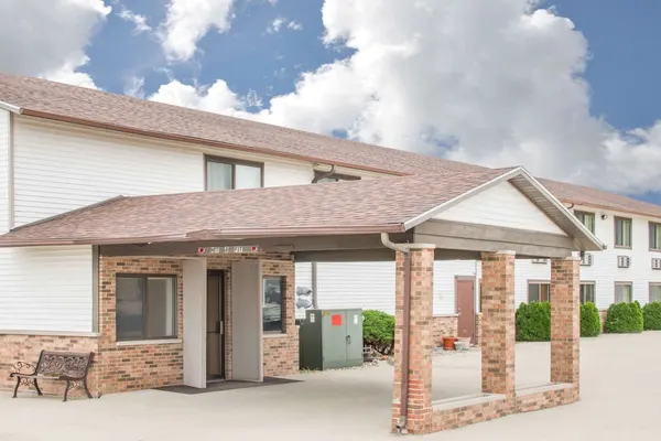 Photo 1 - Super 8 by Wyndham Story City