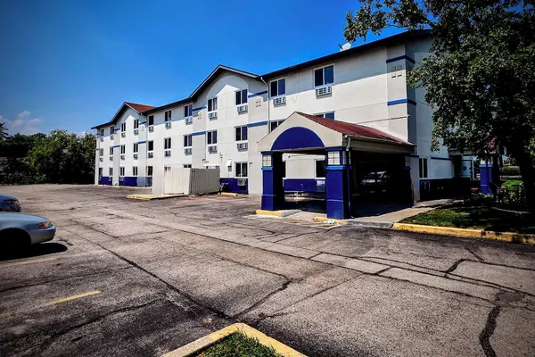 Photo 1 - Days Inn by Wyndham Waukegan