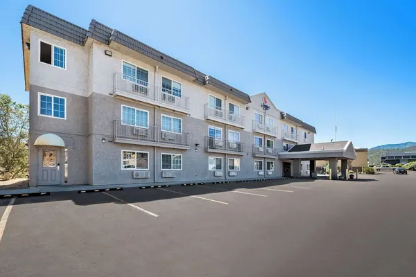 Photo 1 - Comfort Inn Yreka I-5