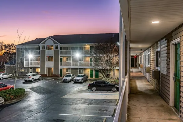 Photo 1 - HomeTowne Studios by Red Roof Atlanta - Chamblee