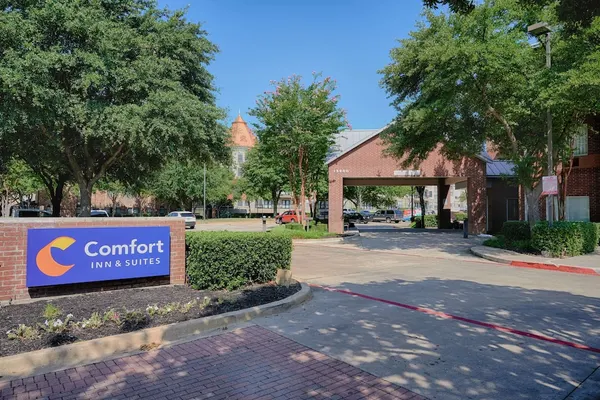 Photo 1 - Comfort Inn & Suites North Dallas - Addison
