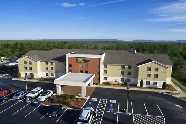 Photo 1 - Holiday Inn Express & Suites Crossville by IHG
