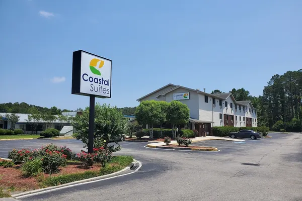 Photo 1 - Coastal Inn & Suites - Wilmington, NC