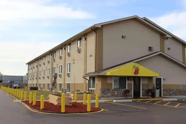 Photo 1 - Super 8 by Wyndham Wyoming/Grand Rapids Area