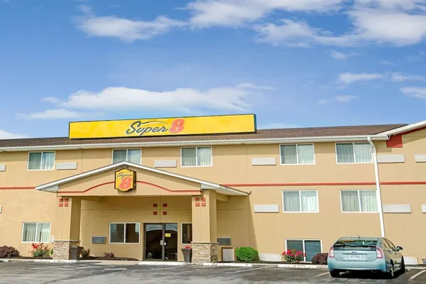 Photo 1 - Super 8 by Wyndham Independence Kansas City