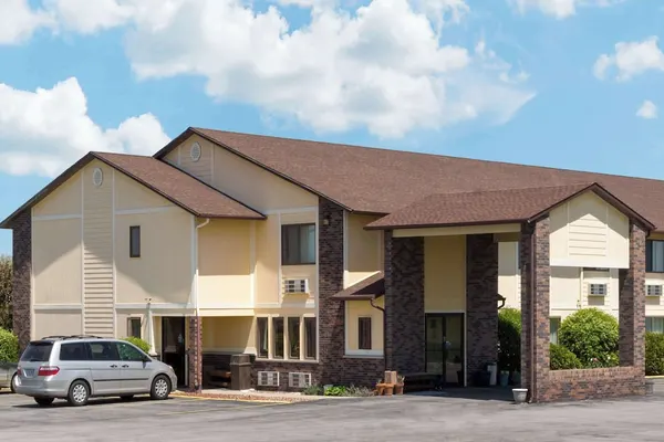 Photo 1 - Super 8 by Wyndham Perry IA