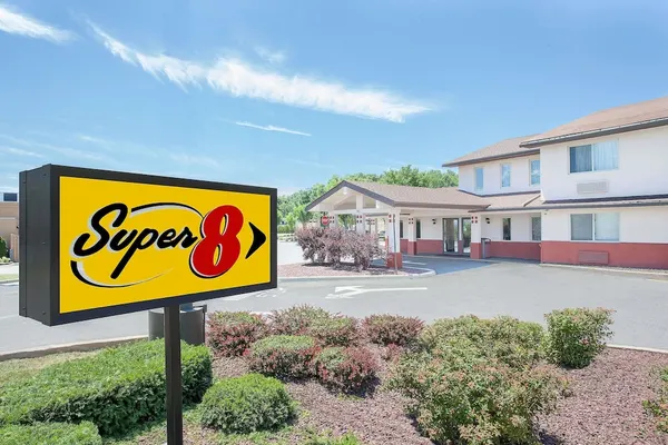 Photo 1 - Super 8 by Wyndham Middletown