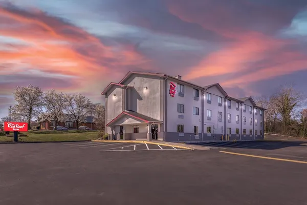 Photo 1 - Red Roof Inn Suffolk