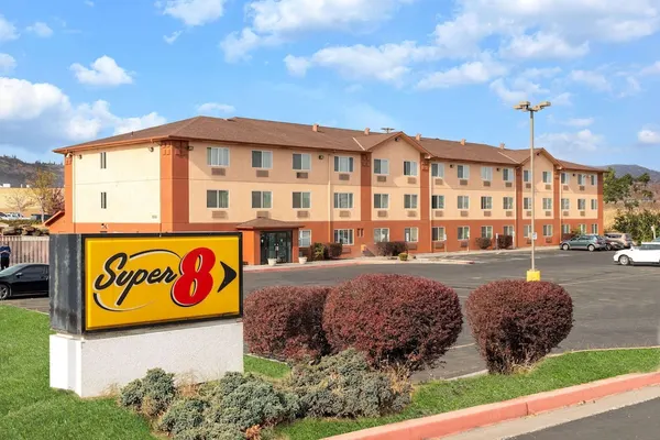 Photo 1 - Super 8 by Wyndham The Dalles OR