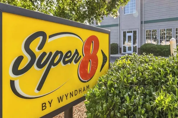 Photo 1 - Super 8 by Wyndham Smithfield/Selma