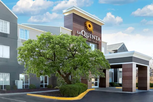 Photo 1 - La Quinta Inn & Suites by Wyndham Hopkinsville