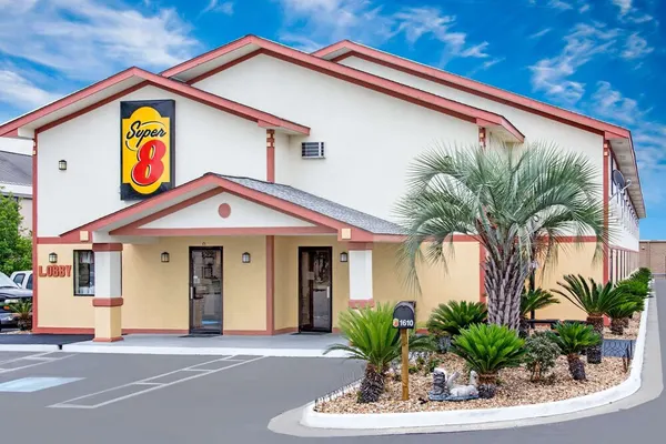 Photo 1 - Super 8 by Wyndham Douglas