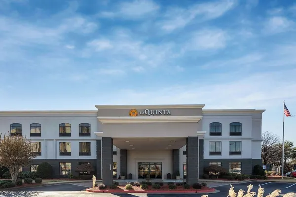 Photo 1 - La Quinta Inn & Suites by Wyndham Kennesaw